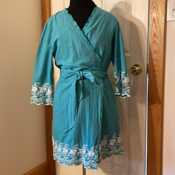 Matching gown and robe - Picture 4 of 10